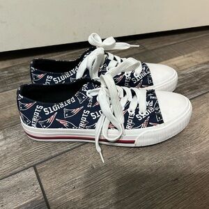 🏈Red white and blue NFL New England Patriots Canvas Low Top Sneakers nwot